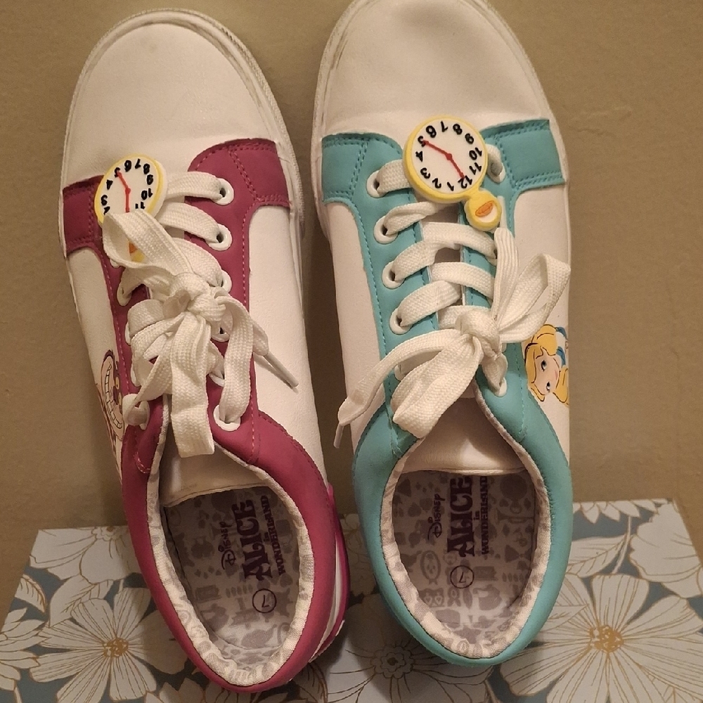 Colorful Lace-Up Shoes - Picture 3 of 8